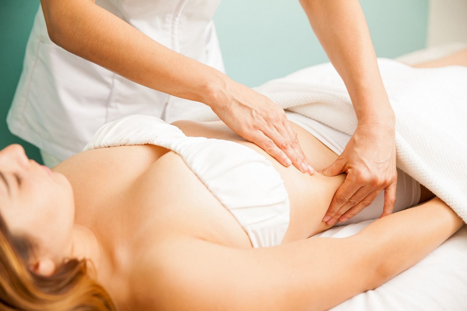 Lymphatic -Drainage massage (Image via Getty Images/Antonio Busiello)